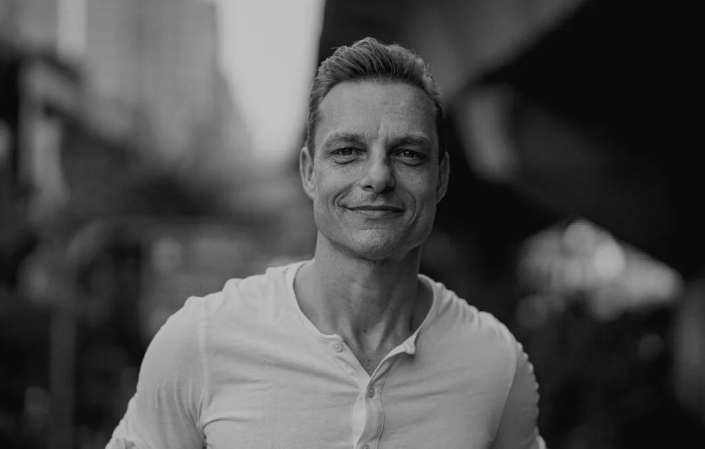 Dan Remon in Bangkok, black and white